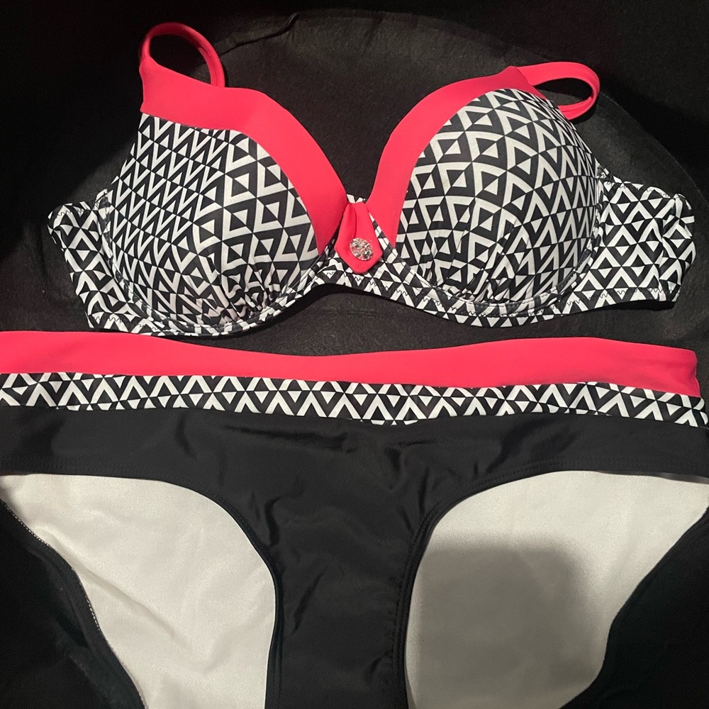 Geometric Black and Pink Women's Bikini Set Size Large